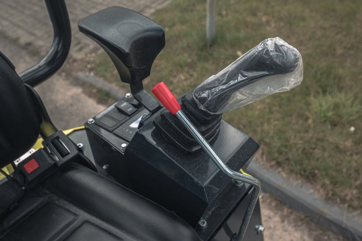 YAMA S15 with swing boom and thumb