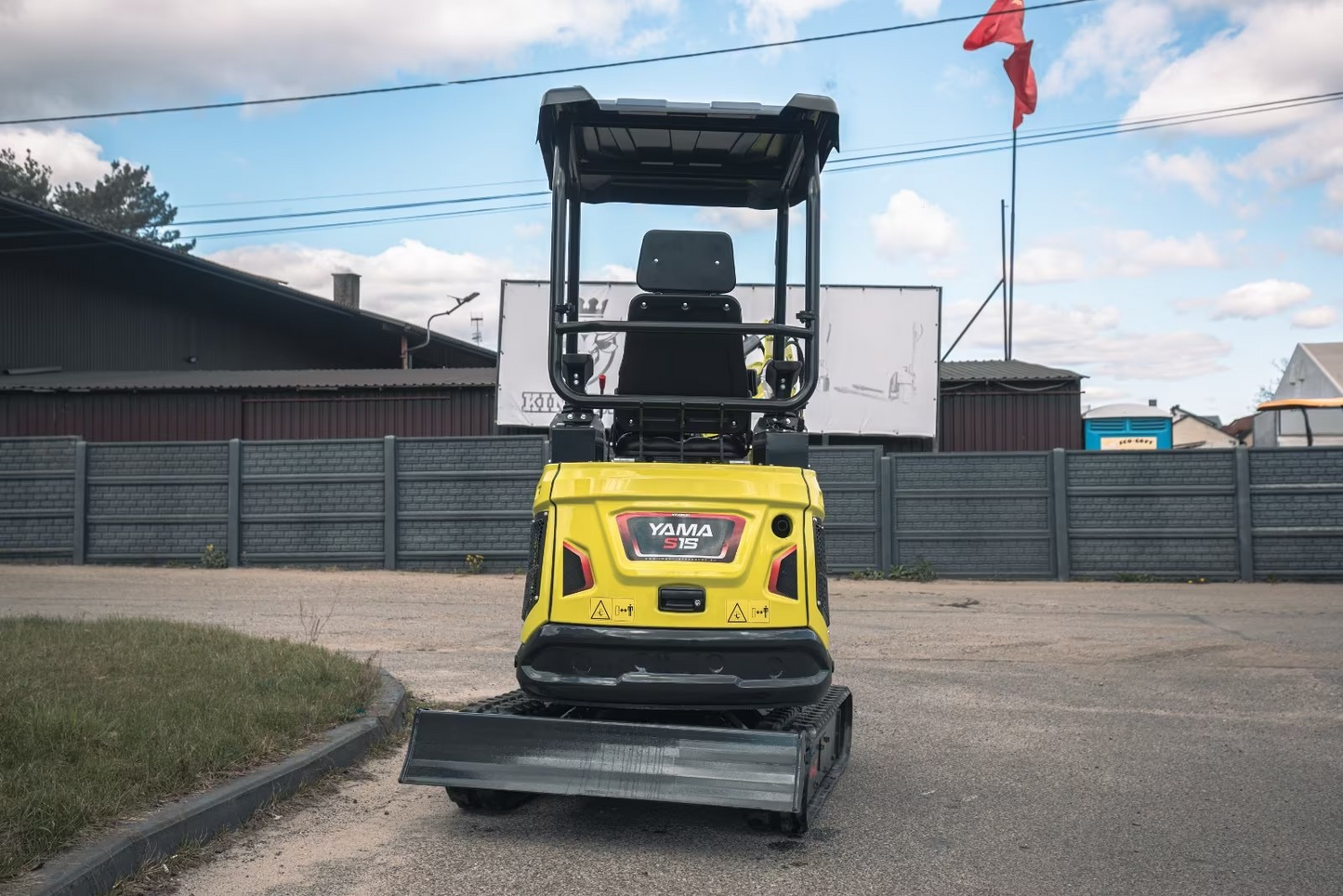 YAMA S15 with swing boom and thumb