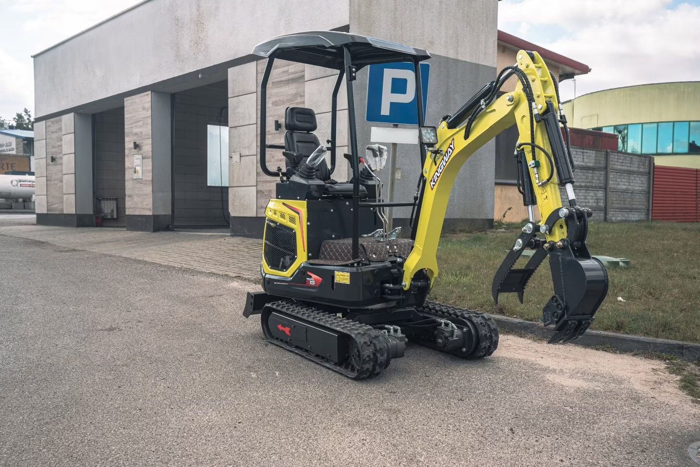 YAMA S15 with swing boom and thumb