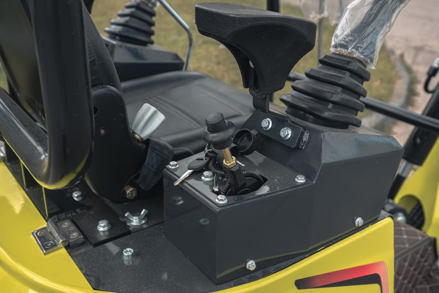 YAMA S15 with swing boom and thumb